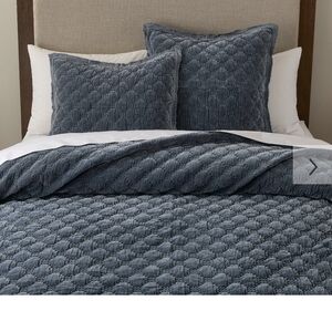 Pottery Barn Velvet Lattice Handcrafted Quilt And 4 Shams